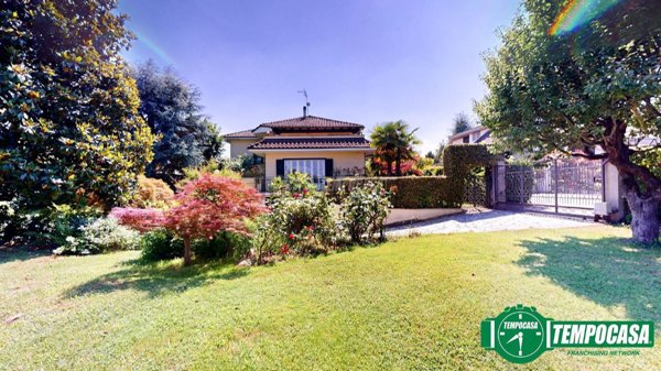 casa indipendente in vendita a Valenza