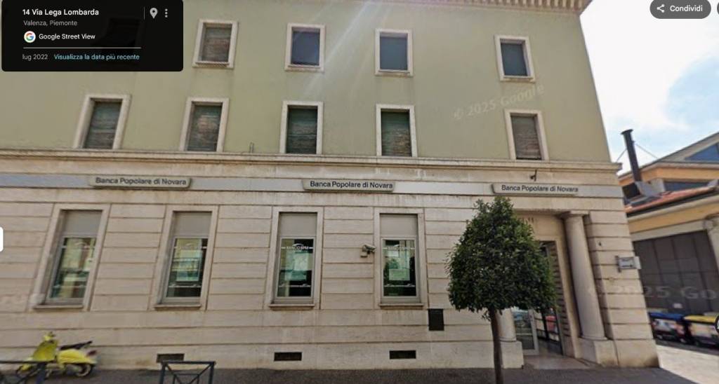 negozio in vendita a Valenza