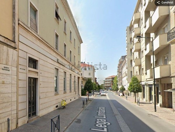 locale commerciale in vendita a Valenza