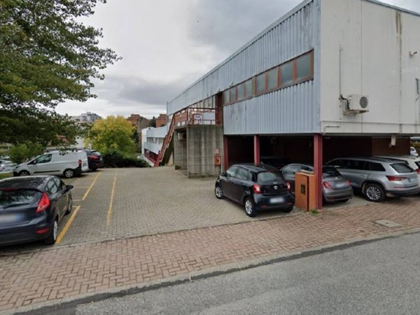 negozio in vendita a Valenza