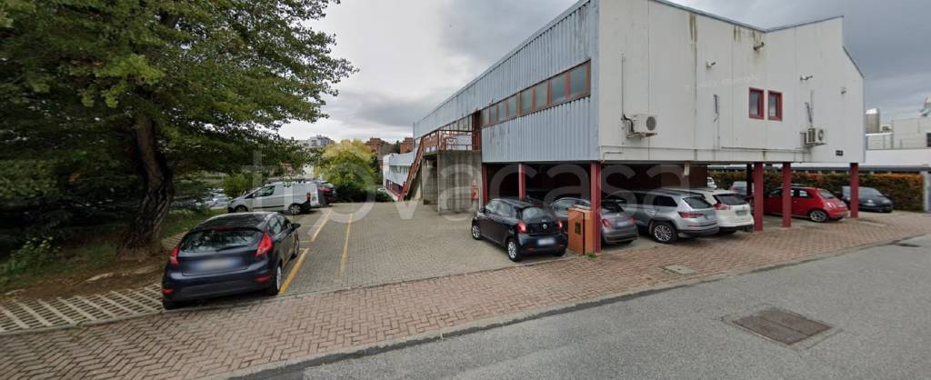 negozio in vendita a Valenza