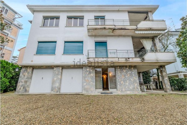 casa indipendente in vendita a Valenza