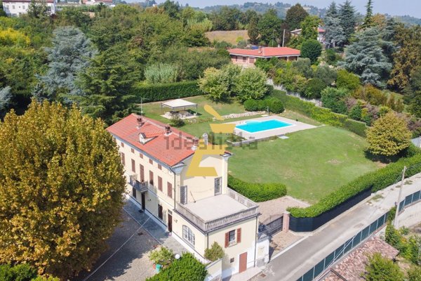 casa indipendente in vendita a Valenza