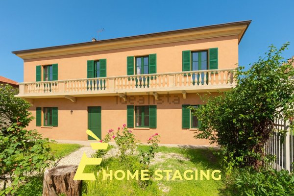 casa indipendente in vendita a Valenza