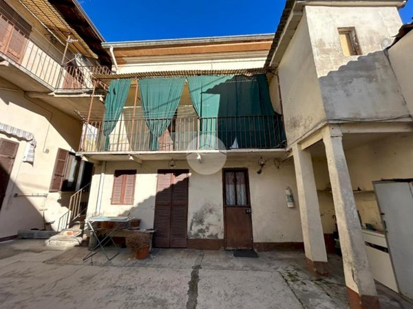 casa semindipendente in vendita a Valenza