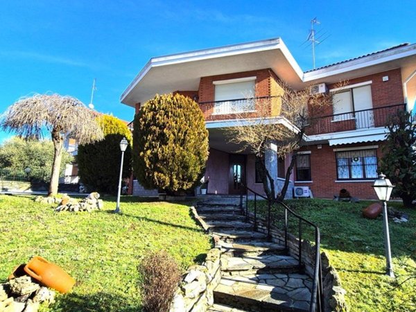 casa indipendente in vendita a Valenza