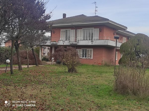 casa indipendente in vendita a Valenza