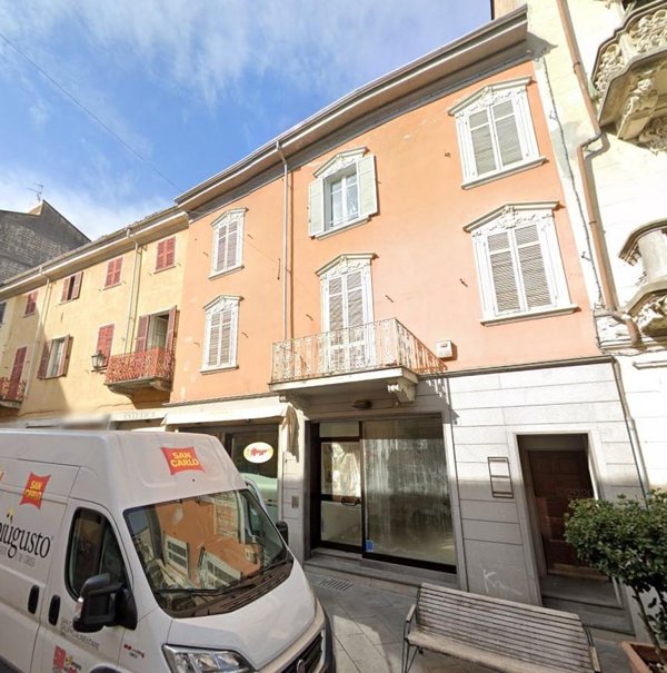 negozio in vendita a Valenza