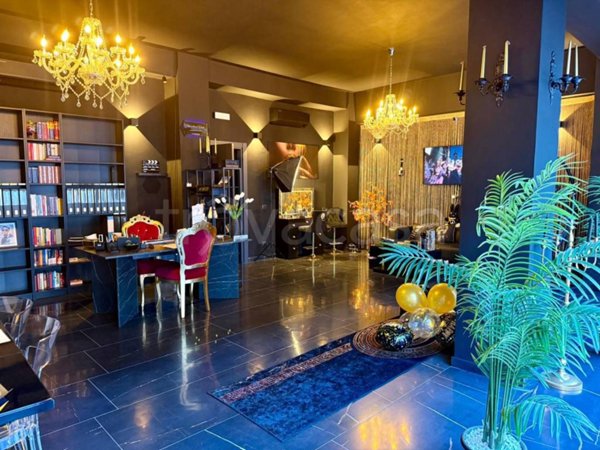 negozio in vendita a Valenza