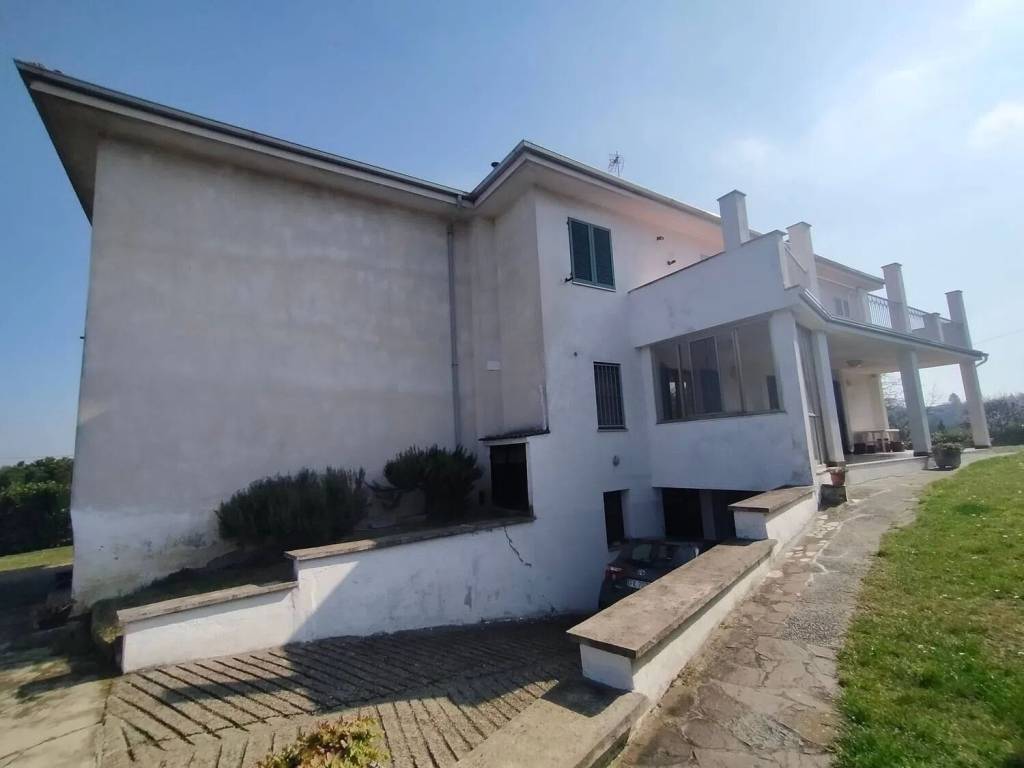 casa indipendente in vendita a Valenza