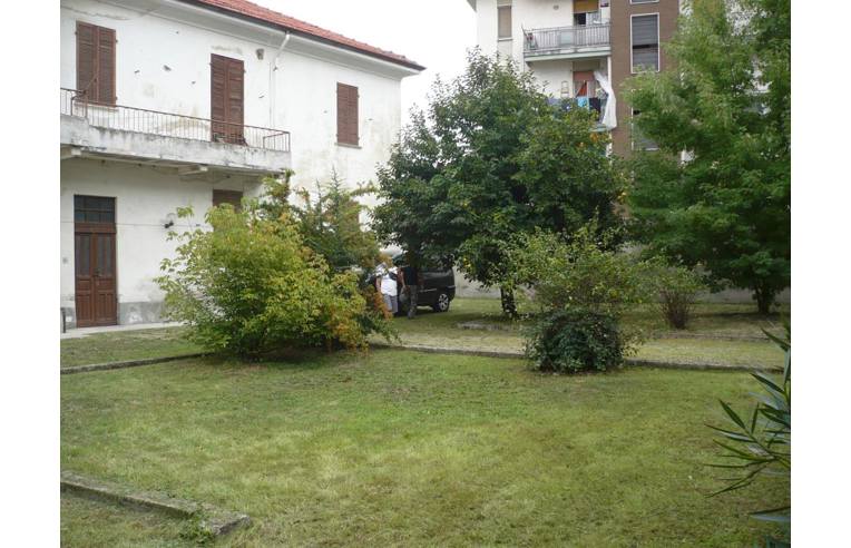 casa indipendente in vendita a Valenza