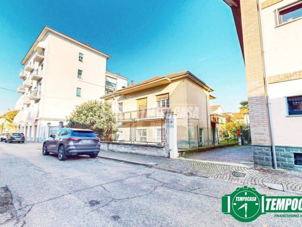 casa indipendente in vendita a Valenza