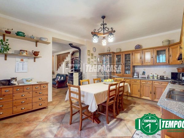 casa indipendente in vendita a Valenza