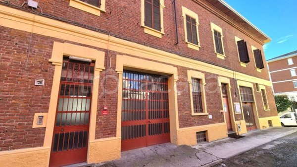 negozio in vendita a Valenza