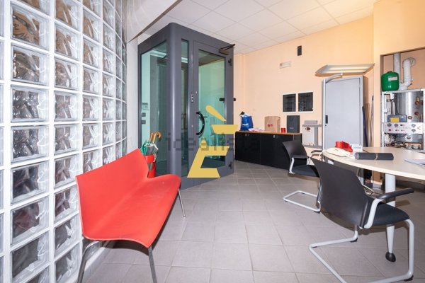 ufficio in vendita a Valenza
