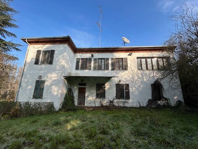 casa indipendente in vendita a Valenza