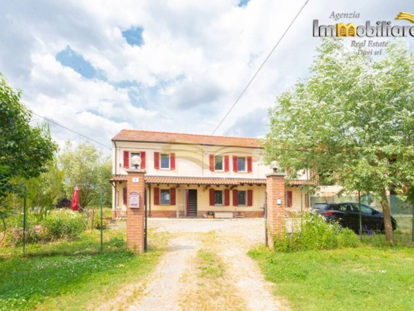 casa indipendente in vendita a Valenza