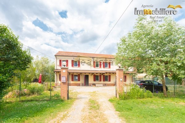 casa indipendente in vendita a Valenza