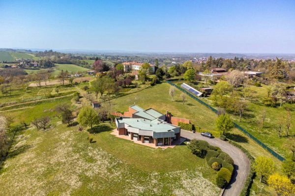 casa indipendente in vendita a Valenza