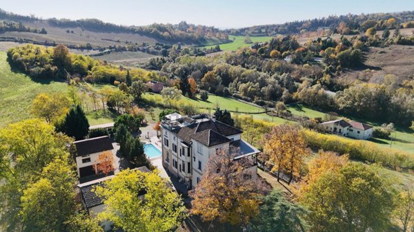 casa indipendente in vendita a Valenza