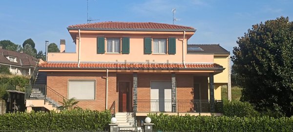 casa indipendente in vendita a Valenza