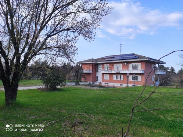 casa indipendente in vendita a Valenza
