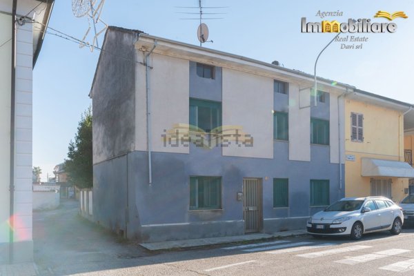 casa indipendente in vendita a Valenza