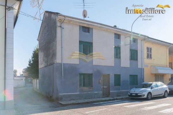 casa indipendente in vendita a Valenza