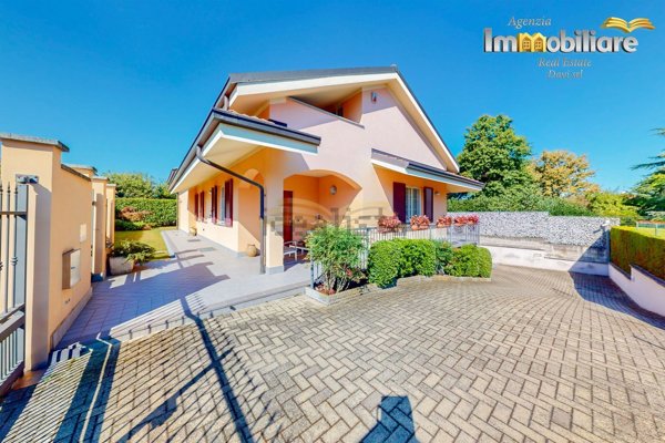 casa indipendente in vendita a Valenza