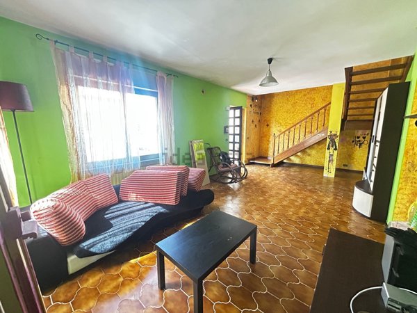 casa indipendente in vendita a Valenza