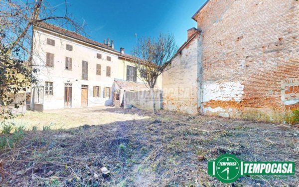 casa indipendente in vendita a Valenza