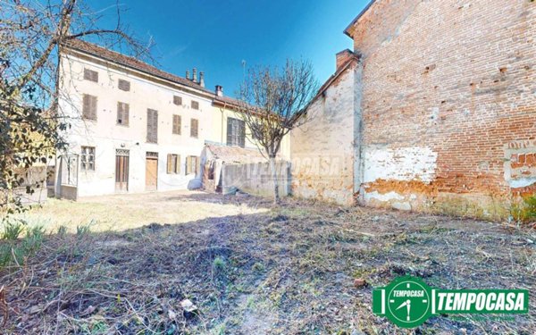 casa indipendente in vendita a Valenza