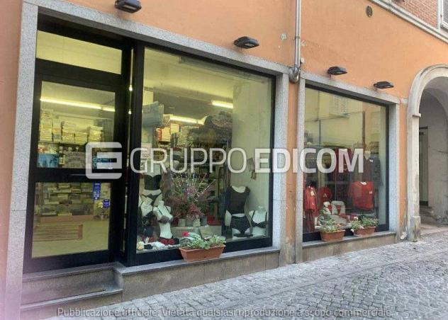 locale commerciale in vendita a Valenza