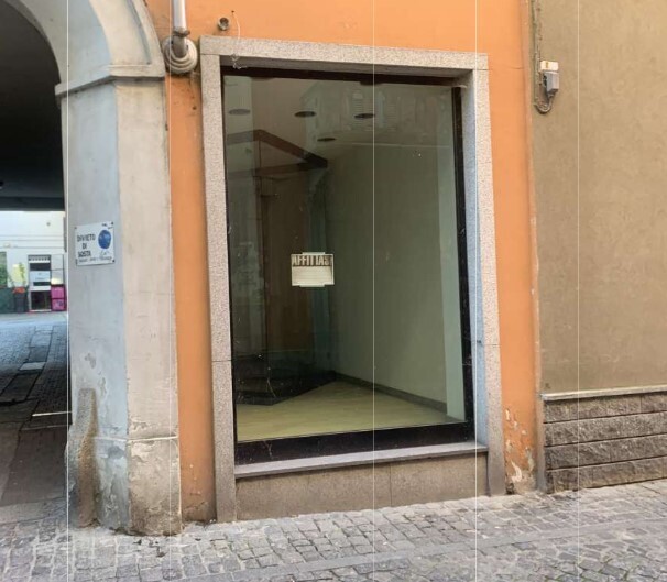 negozio in vendita a Valenza