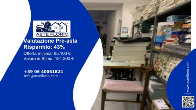 negozio in vendita a Valenza