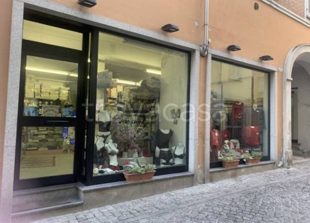 negozio in vendita a Valenza
