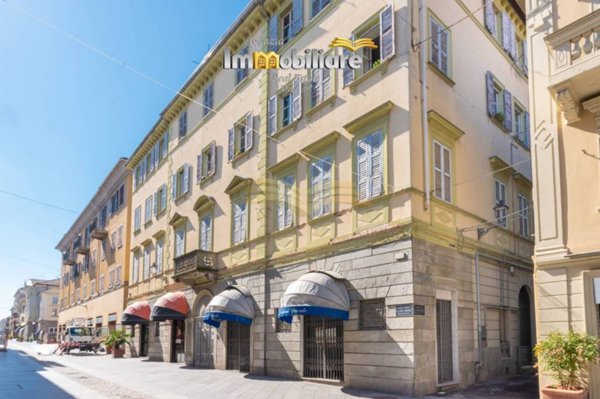 negozio in vendita a Valenza