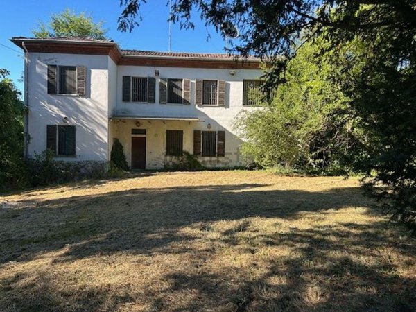 casa indipendente in vendita a Valenza
