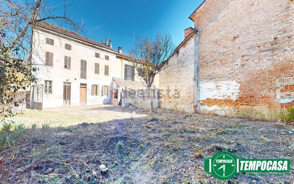 casa indipendente in vendita a Valenza