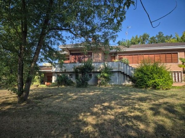 casa indipendente in vendita a Valenza