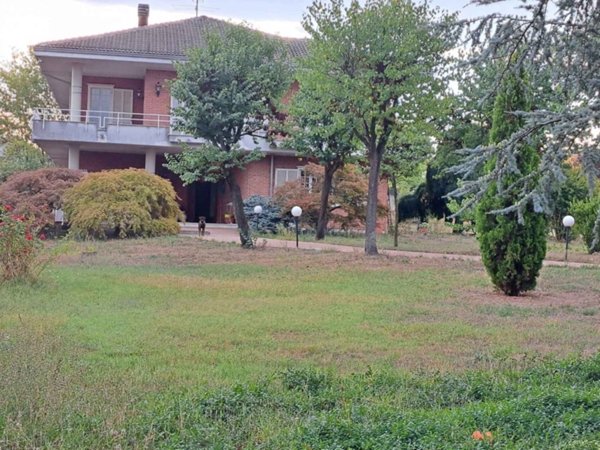 casa indipendente in vendita a Valenza