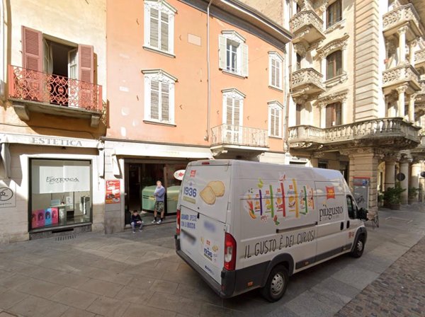 negozio in vendita a Valenza