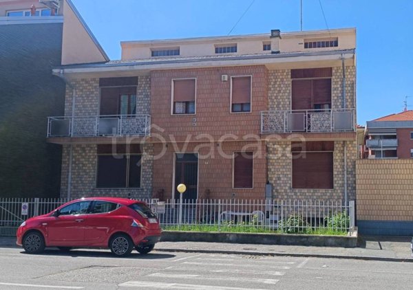 casa indipendente in vendita a Valenza