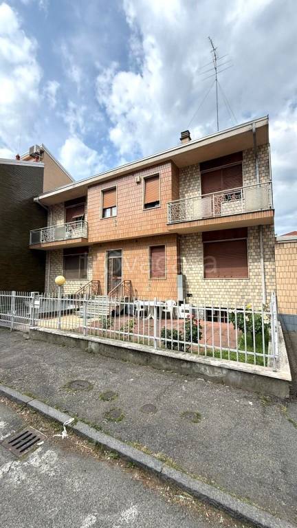 casa indipendente in vendita a Valenza
