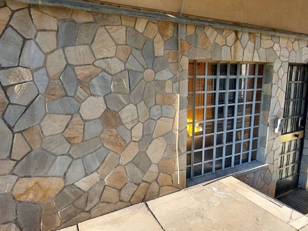 negozio in vendita a Valenza