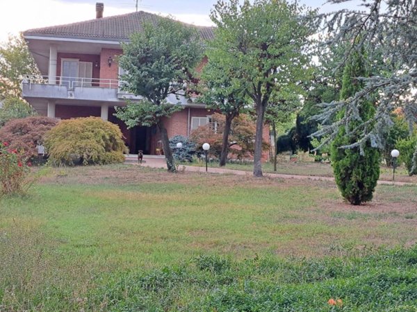 casa indipendente in vendita a Valenza