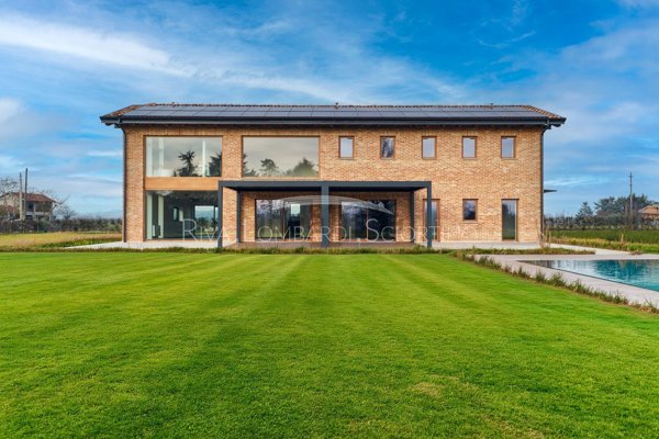 casa indipendente in vendita a Valenza