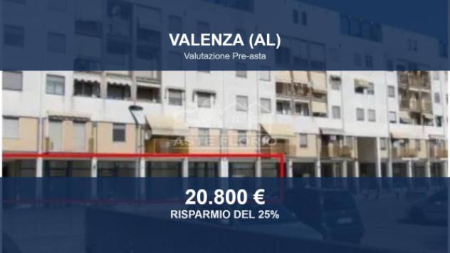 negozio in vendita a Valenza