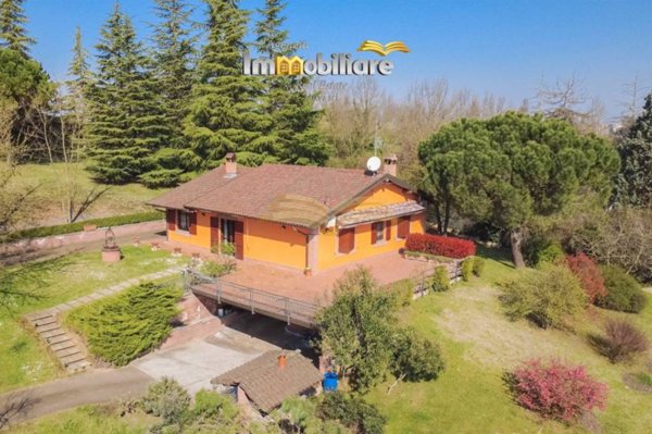 casa indipendente in vendita a Valenza