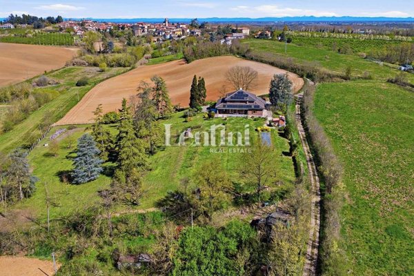 casa indipendente in vendita a Valenza